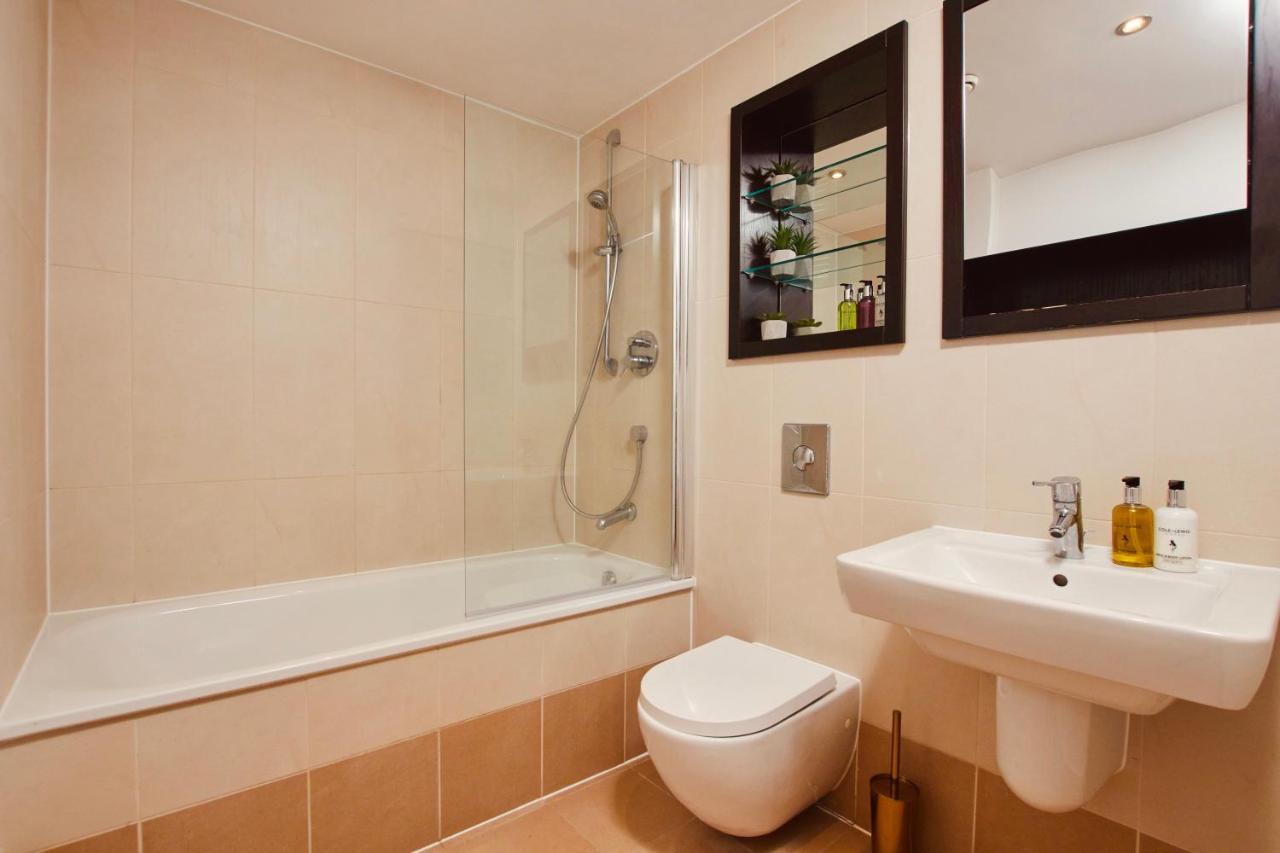 King Deluxe City Apt Large Balcony& Free Parking! Leeds  Kültér fotó