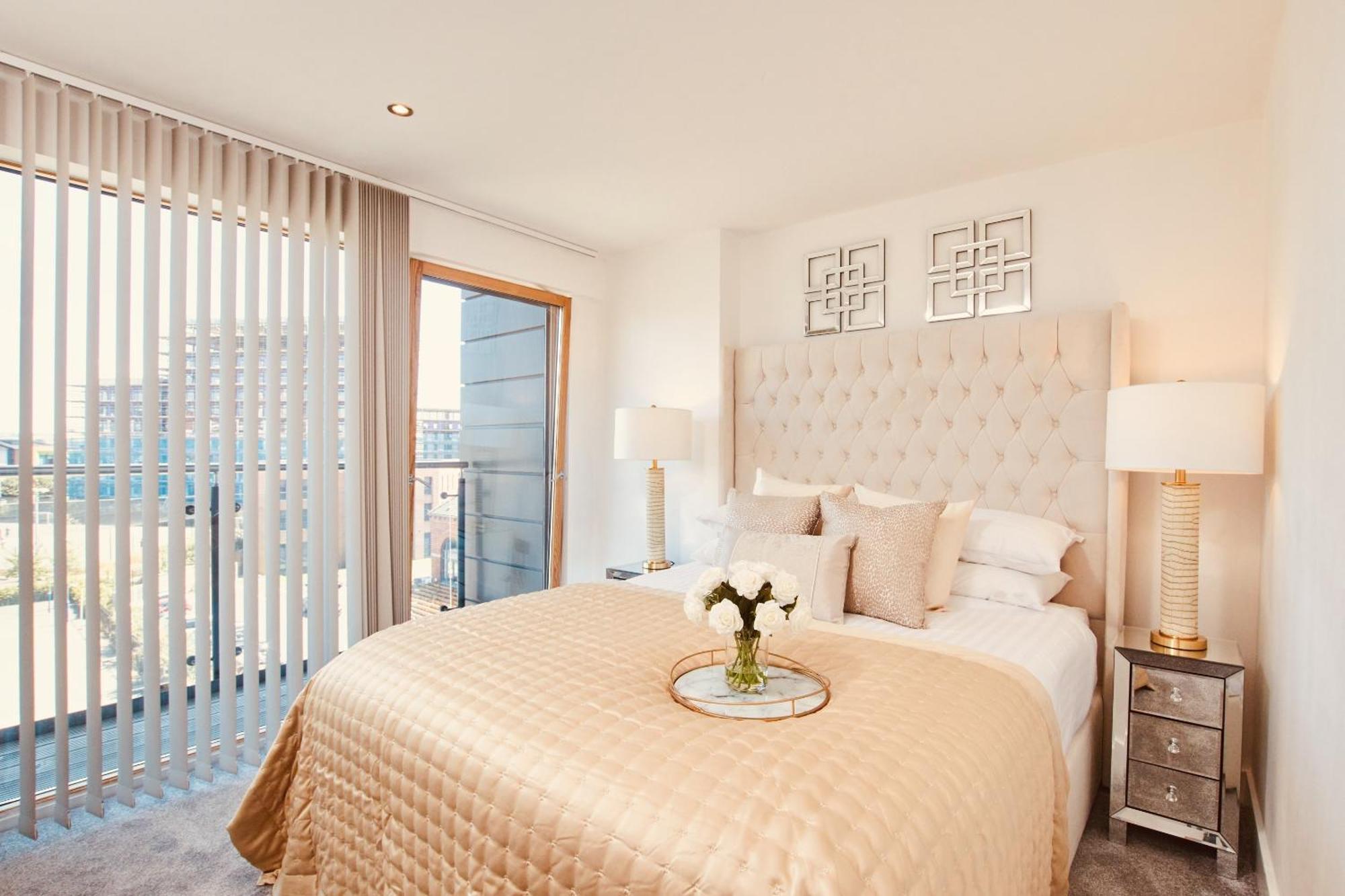 King Deluxe City Apt Large Balcony& Free Parking! Leeds  Kültér fotó
