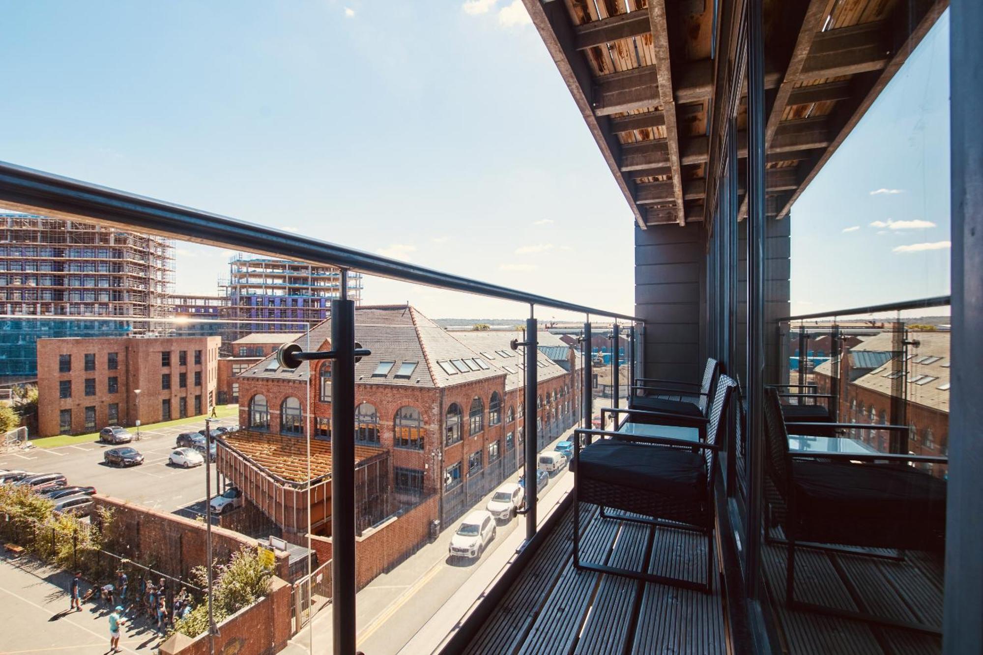 King Deluxe City Apt Large Balcony& Free Parking! Leeds  Kültér fotó